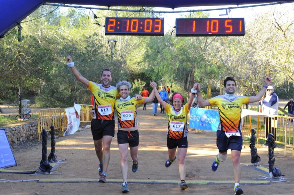 Entrada en meta del equipo Engantxat al Trail