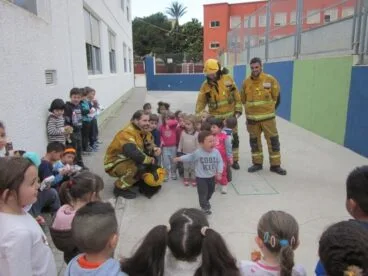 Evacuación simulada del colegio Cervantes