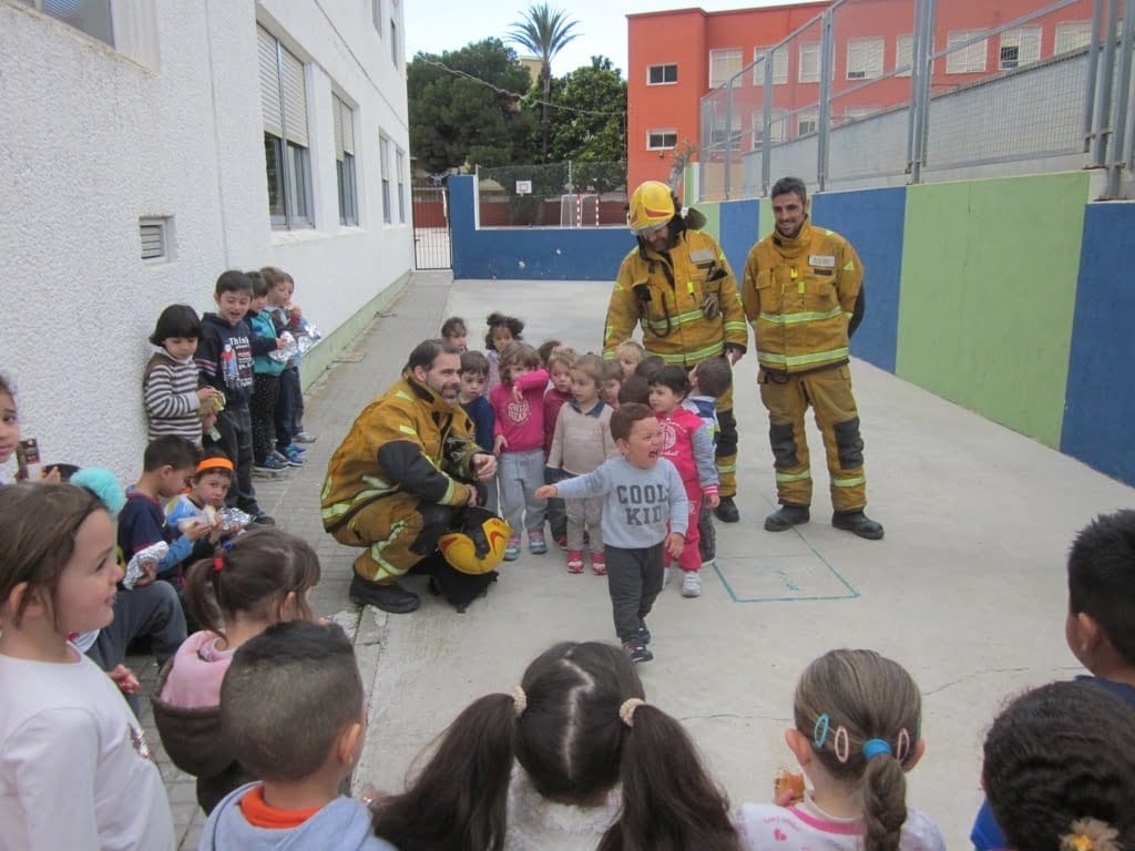 Evacuación simulada del colegio Cervantes