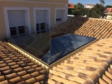 Lucenario en el tejado de una casa 1