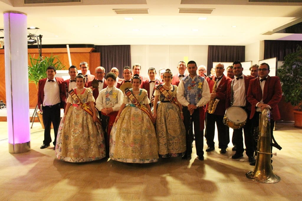 Mención honorífica a Los Claveles