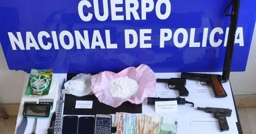Objetos intervenidos a los detenidos por tráfico de droga en Dénia