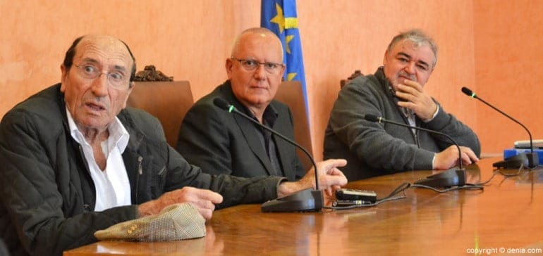 Pepe El pegolí dona cinco ánforas a Dénia