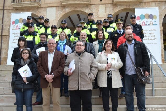 Presentación de los concejales y la policía de barrio en Dénia