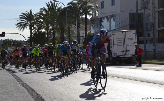 Javier Benítez fue el vencedor de la etapa de la Volta Ciclista a la Marina de Dénia 4 Primer paso meta volante