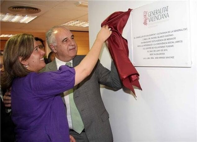 Rafael Blasco inaugurando la agencia AMICS en Dénia en 2010