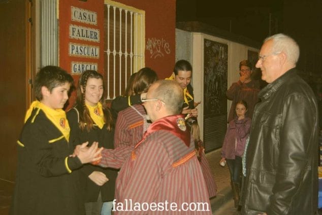 Recepción a los invitados al casal del Oeste