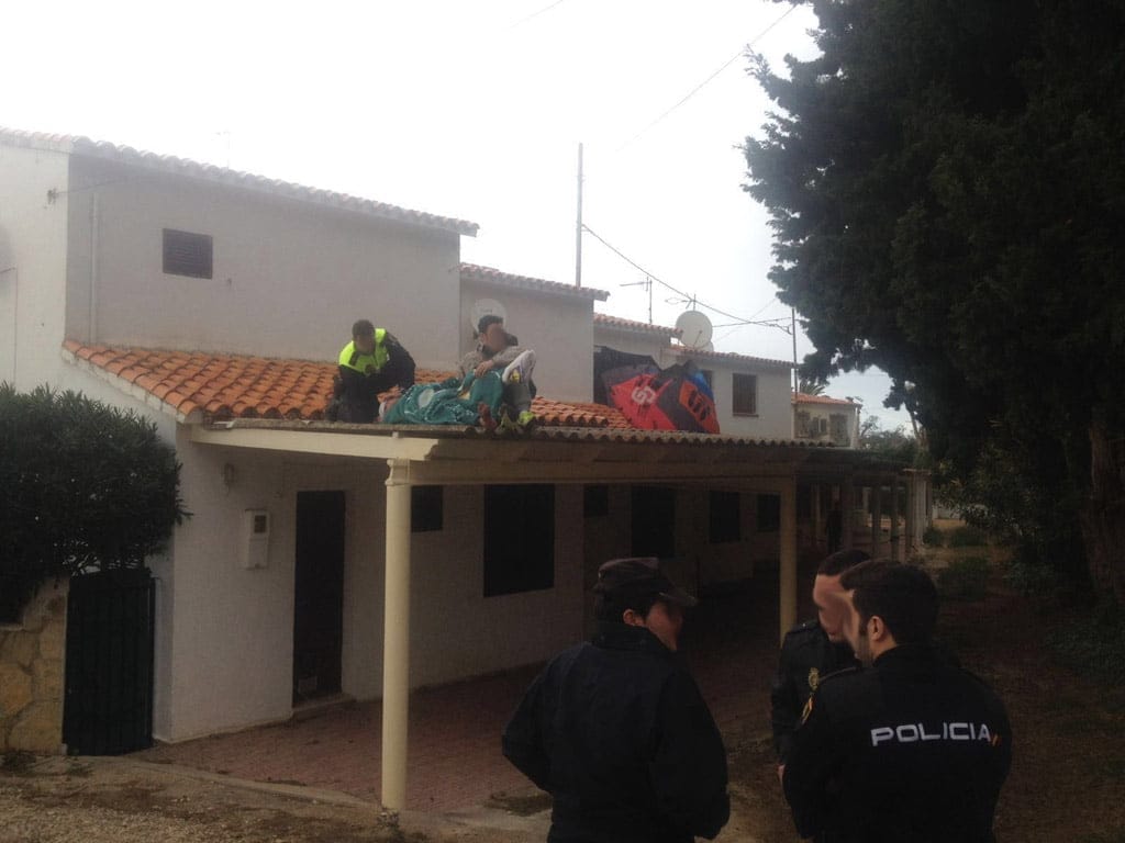 Rescate de un kitesurfista en Dénia