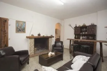 Salón con chimenea de la Casa Luna