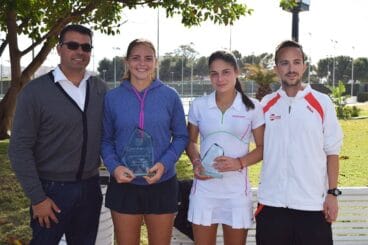 Silvia Bordes con su trofeo de campeona