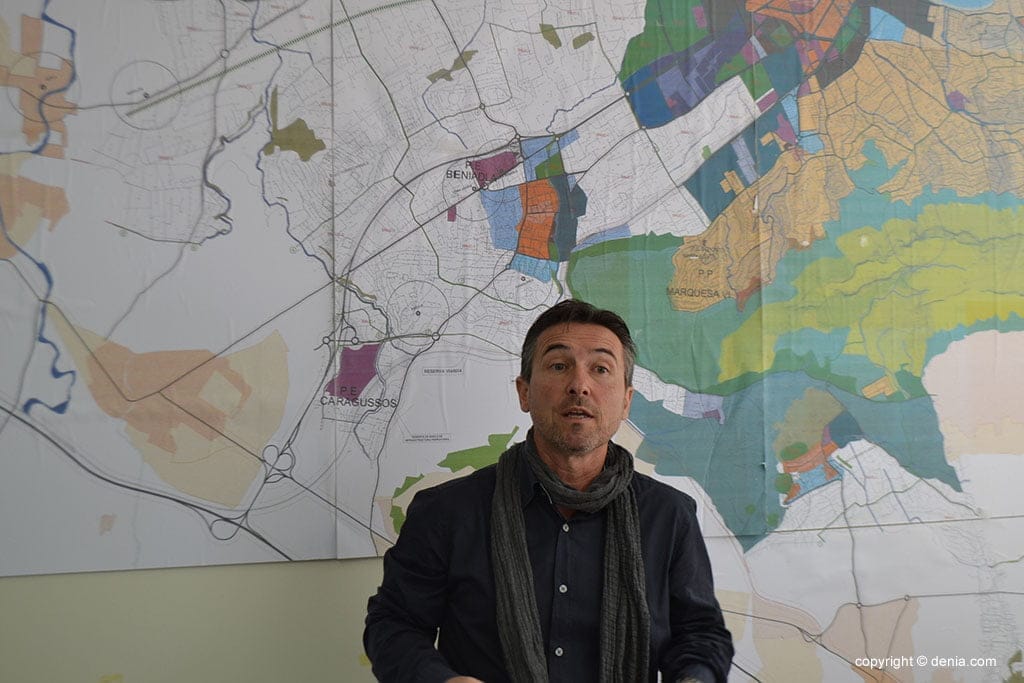 Vicente Chelet explicando el Plan General