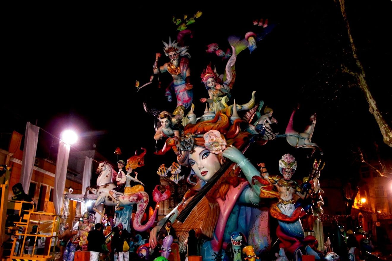 Monumento de la falla Oeste de 2022 de noche