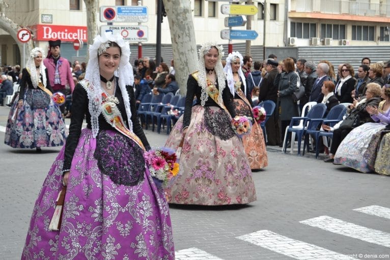 156 Ofrenda de Flores Fallas Dénia 2016 - Representantes de Elche