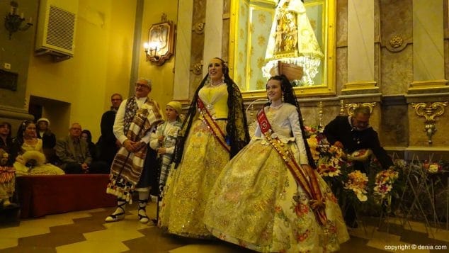 Las falleras mayores ofrendaron sus ramos a la Mare de Déu dels Desemparats 15 17 ofrenda de flores fallas denia 2016 falla port rotes
