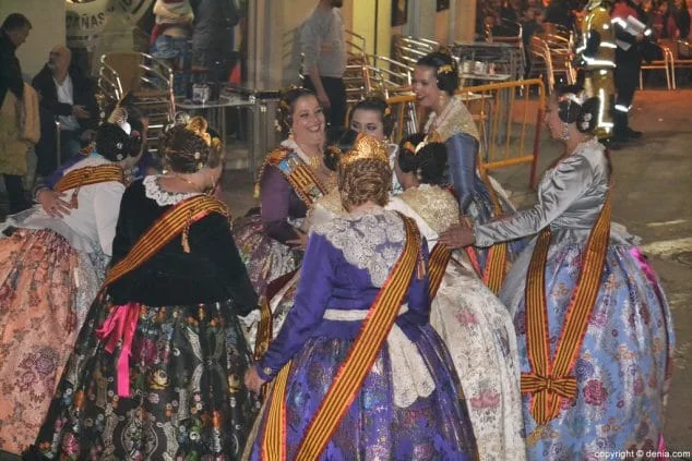 Las fallas de 2016 pasaron a la historia en la nit de la cremà 19 18 crema fallas denia 2016 corte de honor con marina