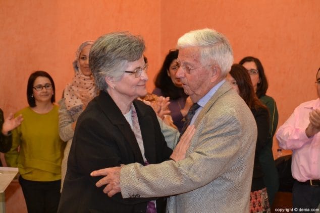 Dénia homenajea a la Hermana Pilar Adell, la mujer "que dio vida a los años" 25 20 homenaje a la hermana pilar adell cabo catala