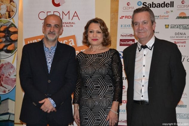 El CEDMA entrega sus premios anuales en una gala concurrida y reivindicativa 26 23 Gala Premios CEDMA 2016 Alcalde de Jesús Pobre