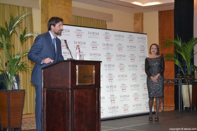 El CEDMA entrega sus premios anuales en una gala concurrida y reivindicativa 34 31 Gala Premios CEDMA 2016 Presidente de Port Dianium