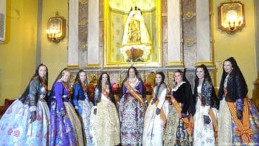 35 Ofrenda de flores fallas Dénia 2016 – Corte de la fallera mayor de Dénia