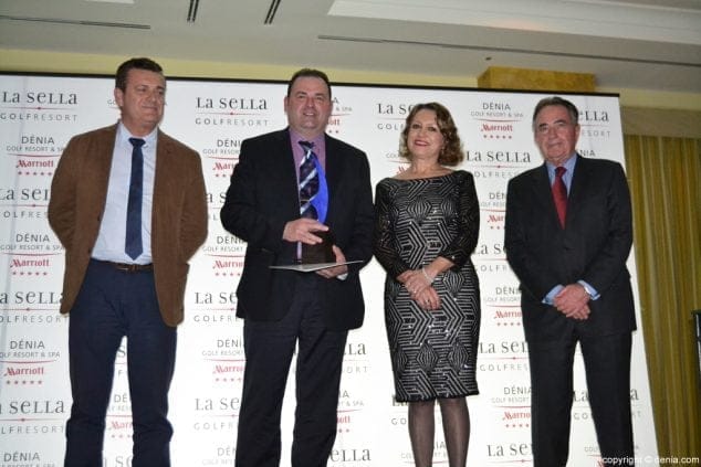 El CEDMA entrega sus premios anuales en una gala concurrida y reivindicativa 39 36 Gala Premios CEDMA 2016 Premio a HostelBe