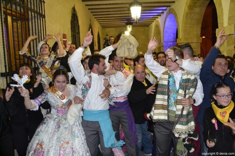 Premios fallas Dénia 2016 - La Falla Oeste celebrando el primer premio