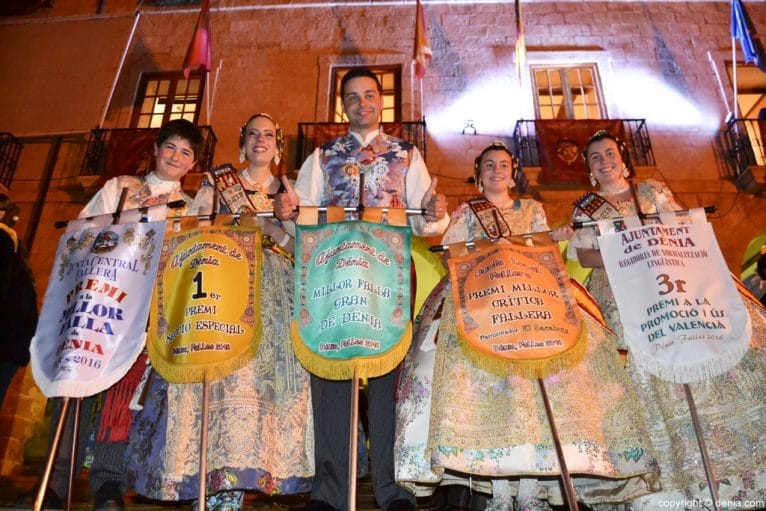 Premios fallas Dénia 2016 - La Falla Oeste celebrando el primer premio