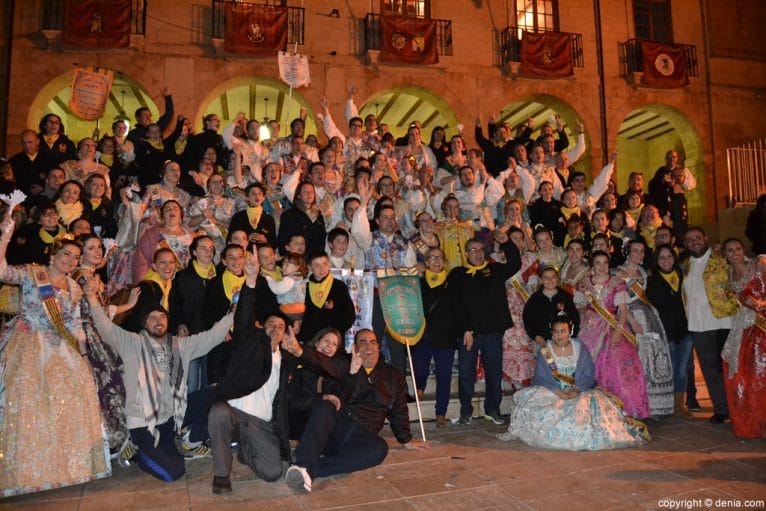 Premios fallas Dénia 2016 - La Falla Oeste celebrando el primer premio