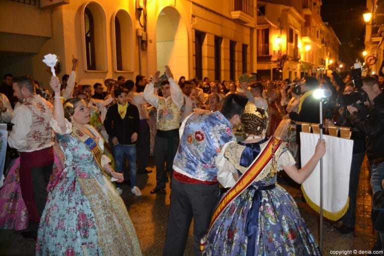Premios fallas Dénia 2016 - Falleros del Oeste celebrando el primer premio