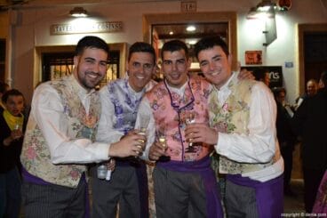 Premios fallas Dénia 2016 – Falleros del Oeste celebrando el primer premio