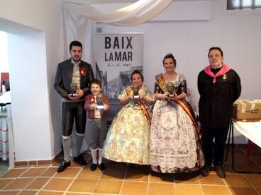 Cargos de 2016 con el pergamino