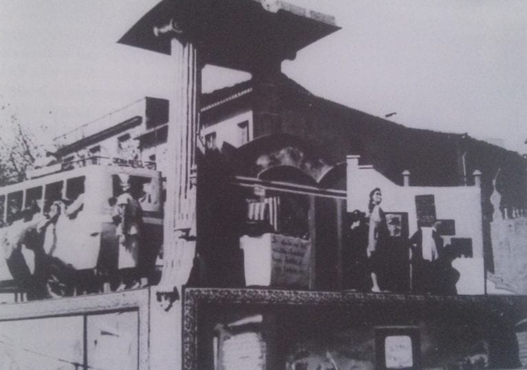 Primer monumento de la falla Centro