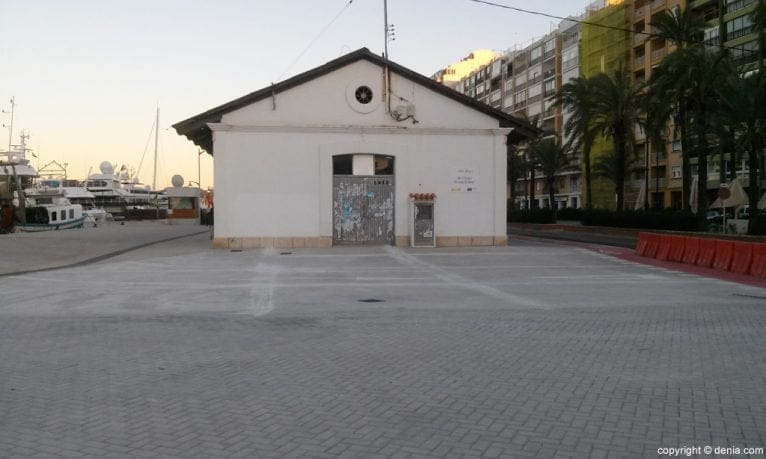 Puerto de Dénia - explanada trasera de la lonja antigua