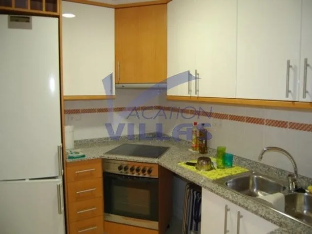 El apartamento moderno que buscas, en La Xara, lo tienes a tu disposición en Vacation Villas 4 cocina del apartamento en la xara