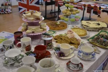 Colegio Alfa y Omega – Londres y mesa de té