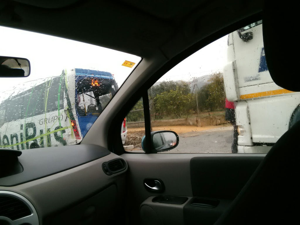 Colisión entre un autobús y un camión en Dénia