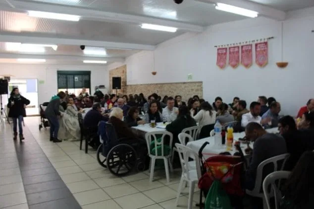 concierto 50 aniversario falla saladar comida en el casal