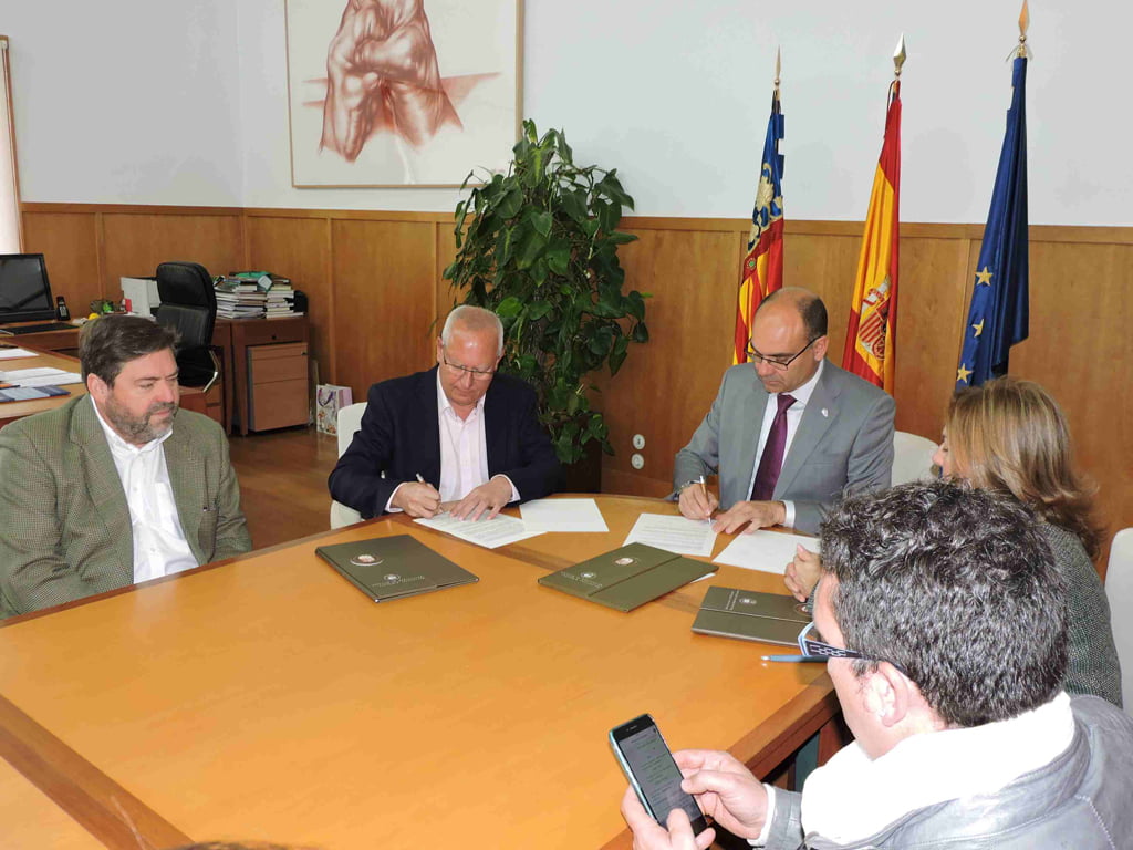 Dénia y la Universidad de Alicante firman un convenio