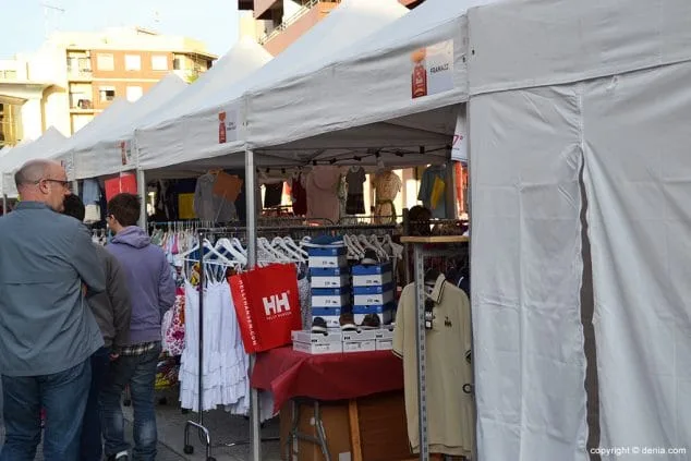 La 'Feria del Día del Stock' registró una gran afluencia de visitantes 7 dia del stock estand moda hombre