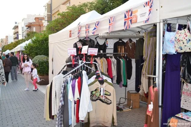 La 'Feria del Día del Stock' registró una gran afluencia de visitantes 8 dia del stock estand ropa juvenil