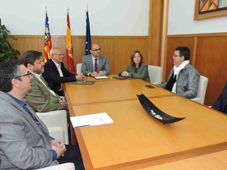 Firma del convenio entre Dénia y la Universidad de Alicante