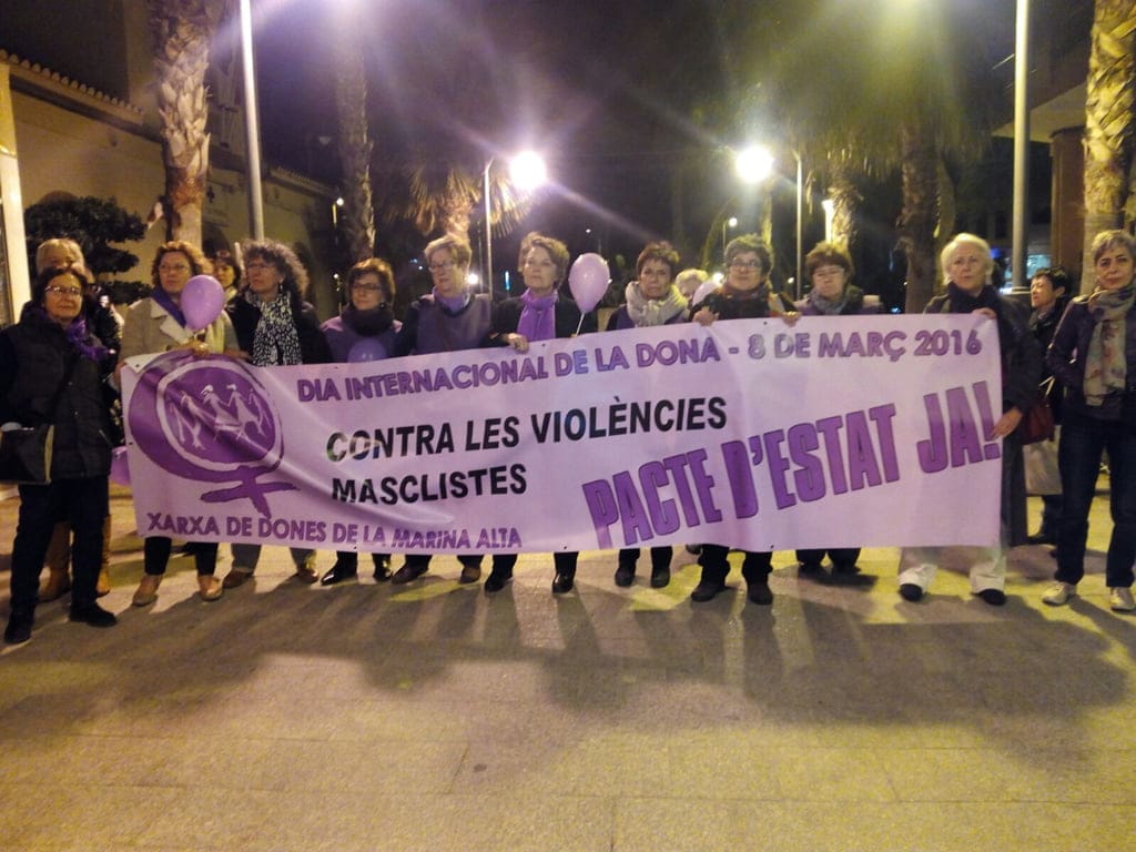 Las mujeres de la comarca claman por una vida libre de violencias machistas 1 Manifestación de la Xarxa de Dones