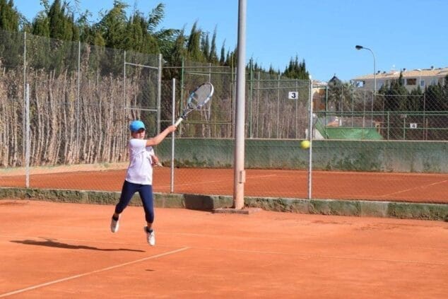 marina iborra jugadora alevin del ct denia