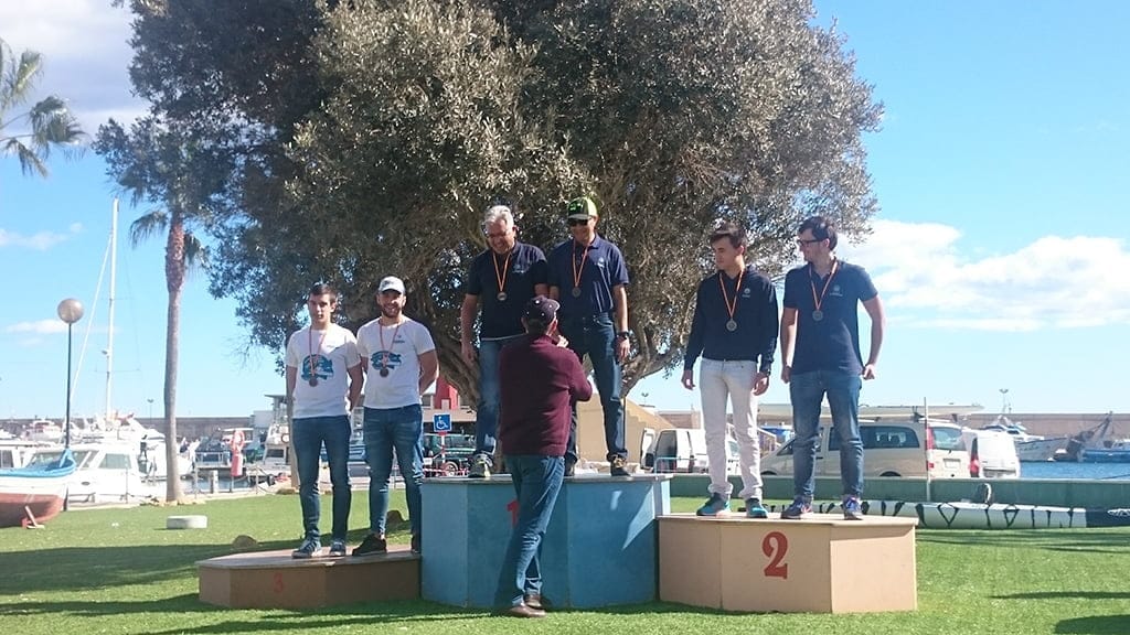 Palistas del RCN Dénia en el podio