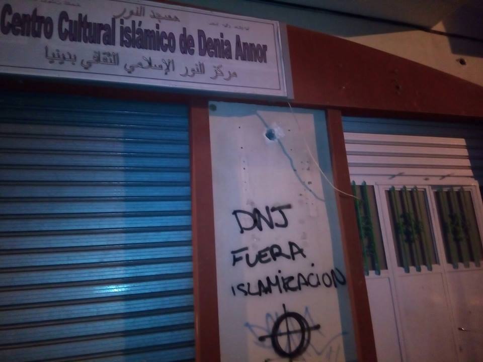 Pintadas en el Centro Islámico Dénia