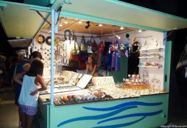 puesto de los hippies en denia