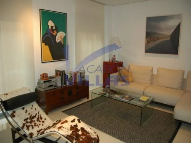 El apartamento moderno que buscas, en La Xara, lo tienes a tu disposición en Vacation Villas 7 salon del apartamento