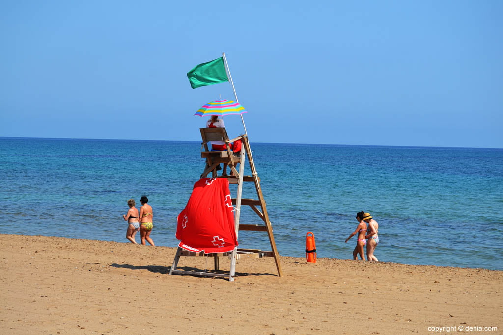 Socorrista en la playa de Dénia
