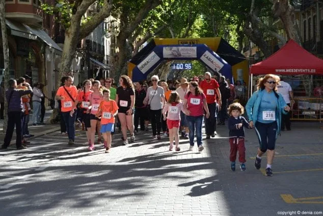 039 3a marcha solidaria a favor del cee raquel paya salida de caminantes