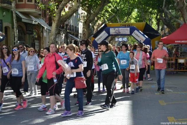 041 3a marcha solidaria a favor del cee raquel paya salida de caminantes