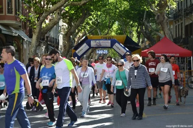 044 3a marcha solidaria a favor del cee raquel paya salida de caminantes